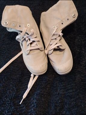 Palladium Women's High-Top Canvas Combat Boots in Light Tan
